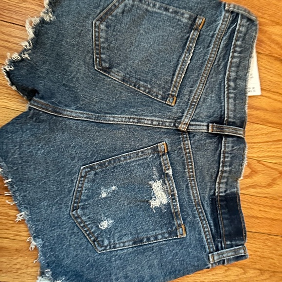 NWT- Abercrombie Mom Short- Midrise - Picture 4 of 6